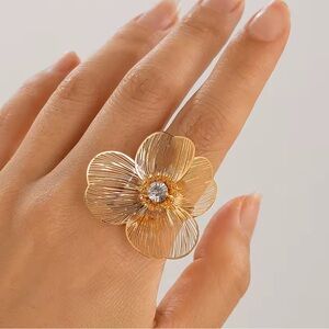 Elegant Gold Tone with Rhinestone middle Flower Adjustable Size Ring (R25)